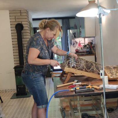 Vážeme pružiny. Čalouníme.